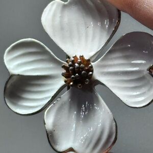 Vintage White Dogwood Floral Brooch Enamel Vintage 5423 B